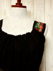画像11: ヨーロッパ古着 Austria製 鳥 フラワー織りが素晴らしい ブラック 黒 首元リボン バックジッパー 大人フォークロア ヴィンテージトップス【6154】 (11)