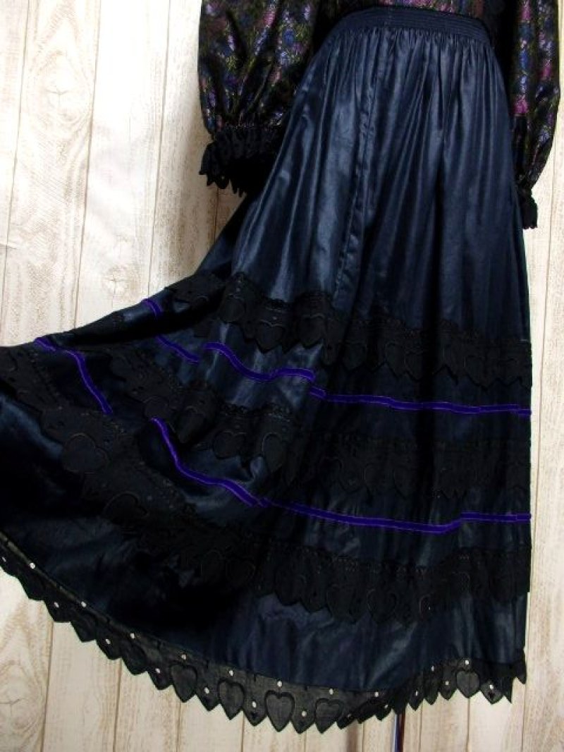 画像2: 花模様織り ブラック オーストリア製 ハートレース バルーン袖 リボンテープ サイドジッパー ガーリー クラシカル ディアンドル チロルワンピース ドイツ民族衣装 舞台 演奏会 フォークダンス オクトーバーフェスト 【6265】