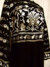 画像9: ヨーロッパ古着　贅沢なクラシカル模様織りが素晴らしい!!パーティースタイルにも♪上品大人クラシカルなヨーロピアンヴィンテージドレス　Black (9)