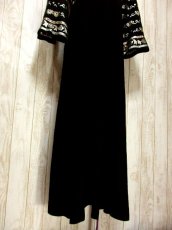 画像10: ヨーロッパ古着　贅沢なクラシカル模様織りが素晴らしい!!パーティースタイルにも♪上品大人クラシカルなヨーロピアンヴィンテージドレス　Black (10)