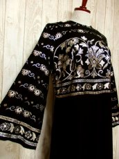画像4: ヨーロッパ古着　贅沢なクラシカル模様織りが素晴らしい!!パーティースタイルにも♪上品大人クラシカルなヨーロピアンヴィンテージドレス　Black (4)