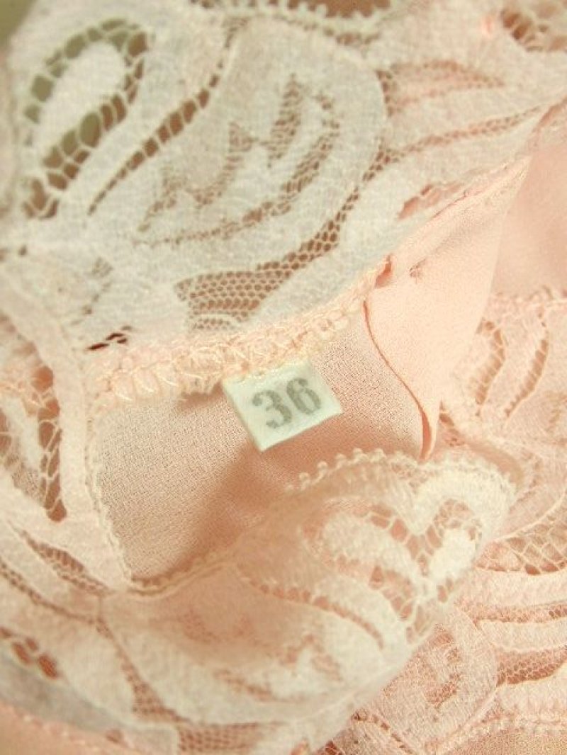 画像3: レース 淡いピンク バックボタンデザイン 透け感 上品 クラシカル レトロ ヨーロッパ古着 長袖 シャツ ヴィンテージブラウス