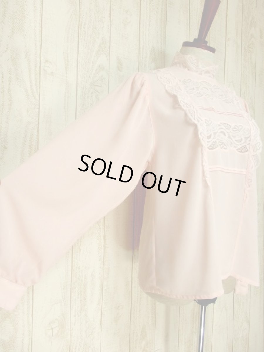 画像4: レース 淡いピンク バックボタンデザイン 透け感 上品 クラシカル レトロ ヨーロッパ古着 長袖 シャツ ヴィンテージブラウス (4)