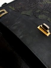 画像16: 型押し カービング ブラック 本革レザー 大きめサイズ レディース レトロ ヴィンテージ ショルダー 鞄 バッグ【6360】 (16)