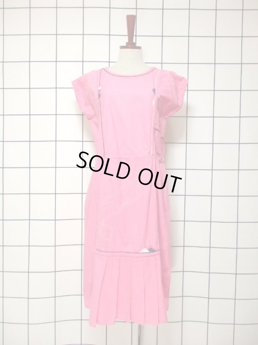 画像2: ピンク ステッチ入り レトロ ヨーロッパ古着 ヴィンテージワンピース【6407】 (2)
