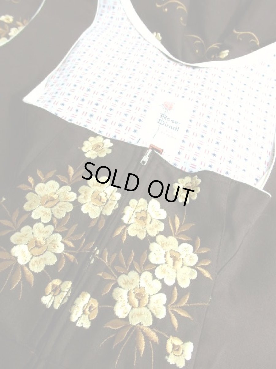 画像11: RoseDirndlAUSBAYERN お花刺繍 ブラウン フロントジッパー ノースリーブ クラシカル ディアンドル チロルワンピース ドイツ民族衣装 舞台 演奏会 フォークダンス オクトーバーフェスト 【6414】 (11)