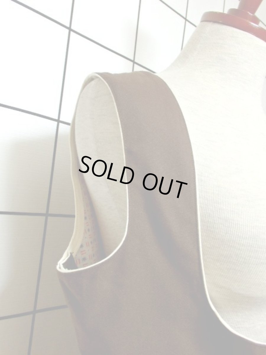 画像3: RoseDirndlAUSBAYERN お花刺繍 ブラウン フロントジッパー ノースリーブ クラシカル ディアンドル チロルワンピース ドイツ民族衣装 舞台 演奏会 フォークダンス オクトーバーフェスト 【6414】 (3)