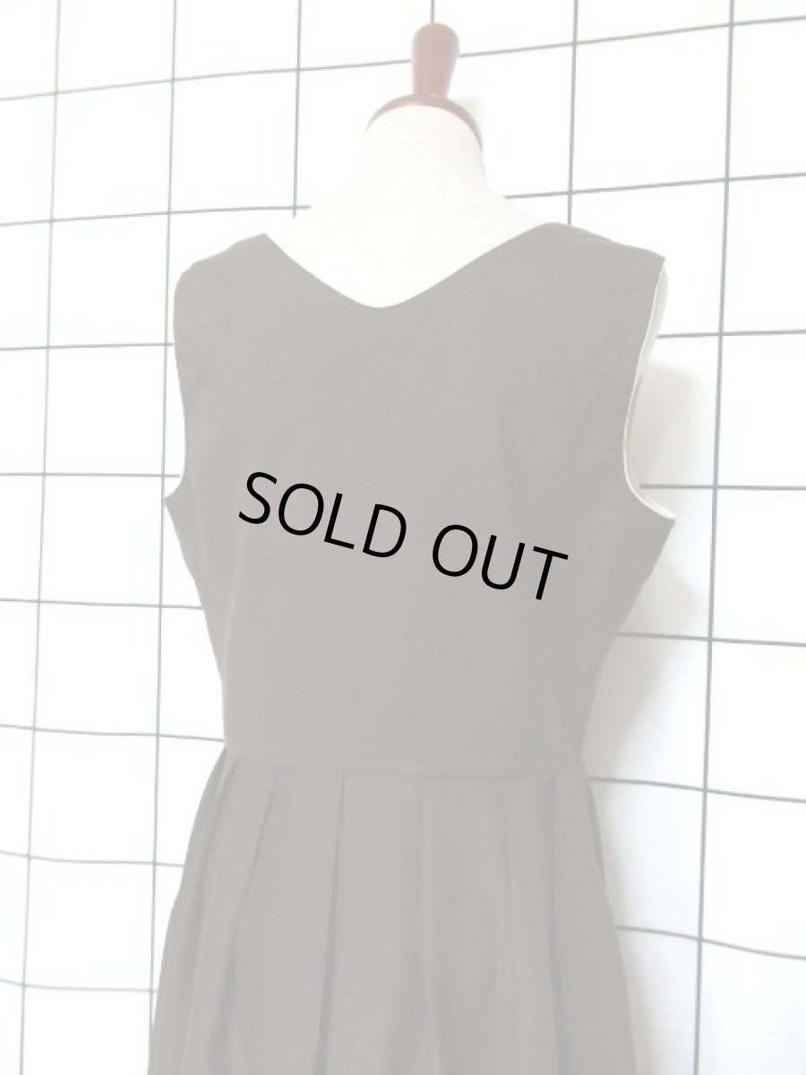 画像6: RoseDirndlAUSBAYERN お花刺繍 ブラウン フロントジッパー ノースリーブ クラシカル ディアンドル チロルワンピース ドイツ民族衣装 舞台 演奏会 フォークダンス オクトーバーフェスト 【6414】 (6)