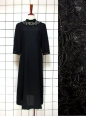 画像1: フラワーレースで上品なフォーマルデザイン♪Black Collar★70's大人クラシカルなヴィンテージドレス (1)