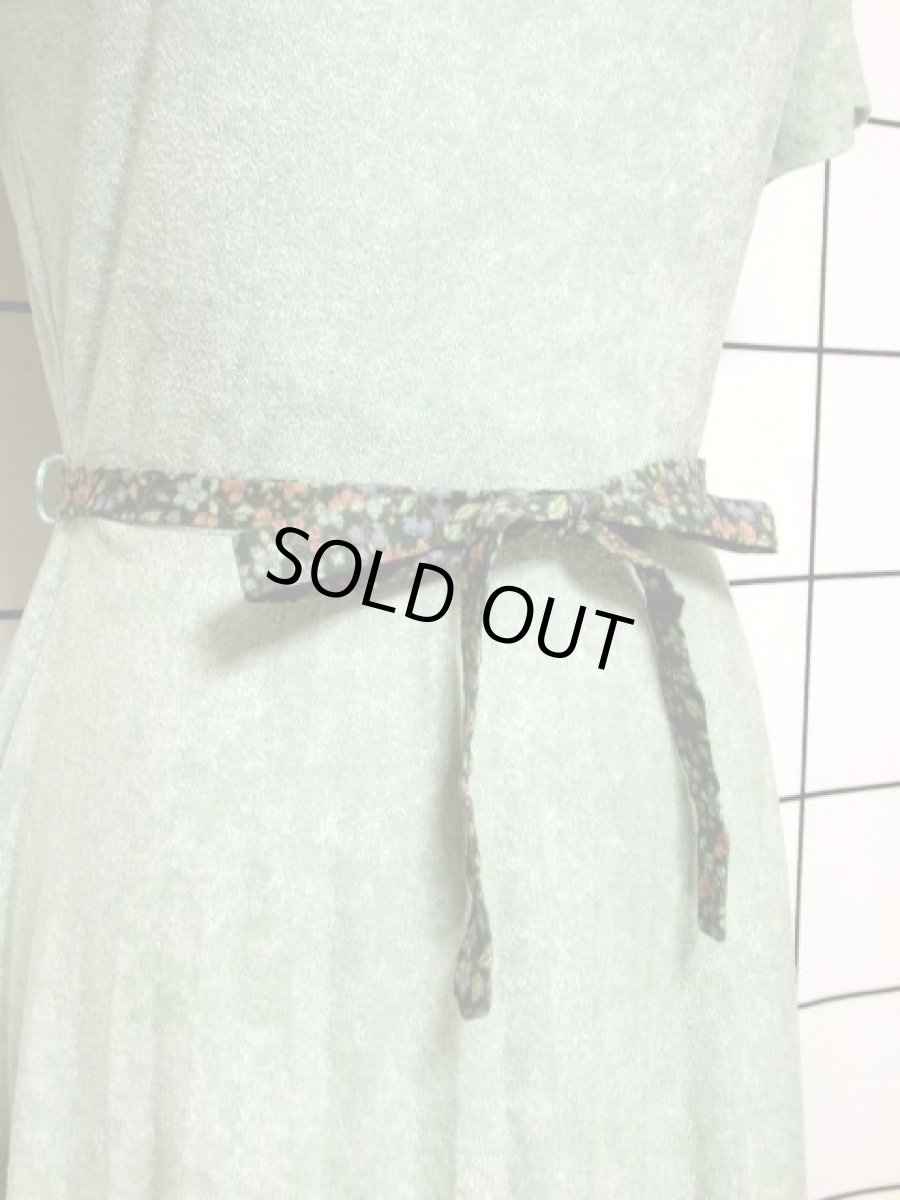 画像4: 小花柄 グリーン 首元ウエストリボン 切り替えし 半袖 レトロ USA古着 ヴィンテージワンピース (4)