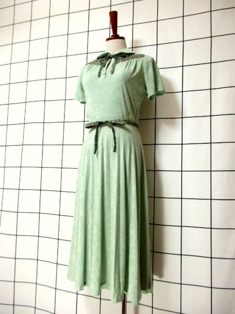 画像1: 小花柄 グリーン 首元ウエストリボン 切り替えし 半袖 レトロ USA古着 ヴィンテージワンピース