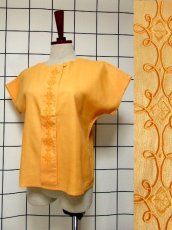 画像1: レトロブラウス 刺繍装飾 内ボタンデザイン  古着 半袖 シャツ (1)