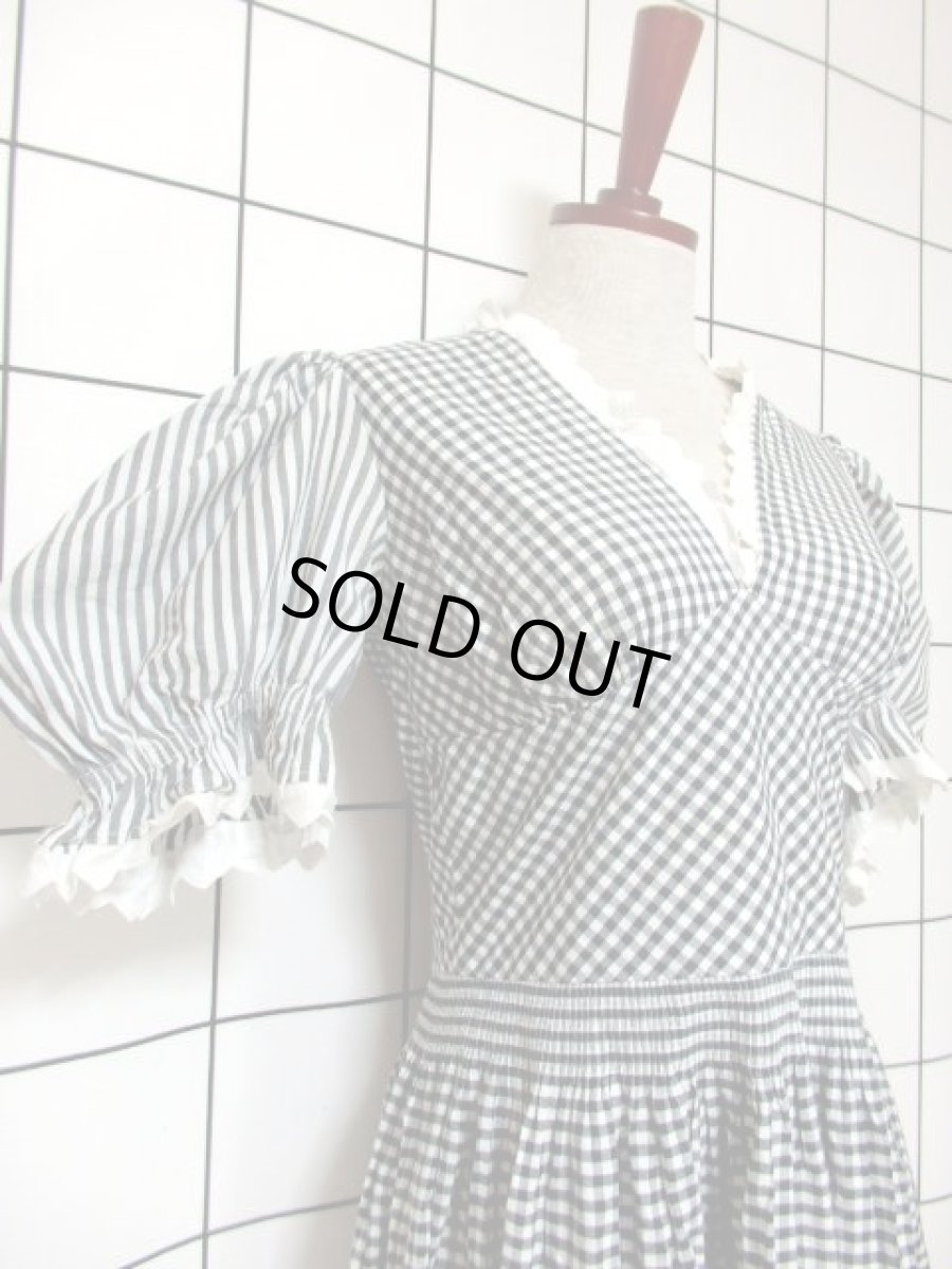 画像8: ギンガムチェック ストライプ ブラック ホワイト グレー 西ドイツ製 パフスリーブ袖 ガーリー クラシカル ディアンドル チロルワンピース ドイツ民族衣装 舞台 演奏会 フォークダンス オクトーバーフェスト 【6574】 (8)