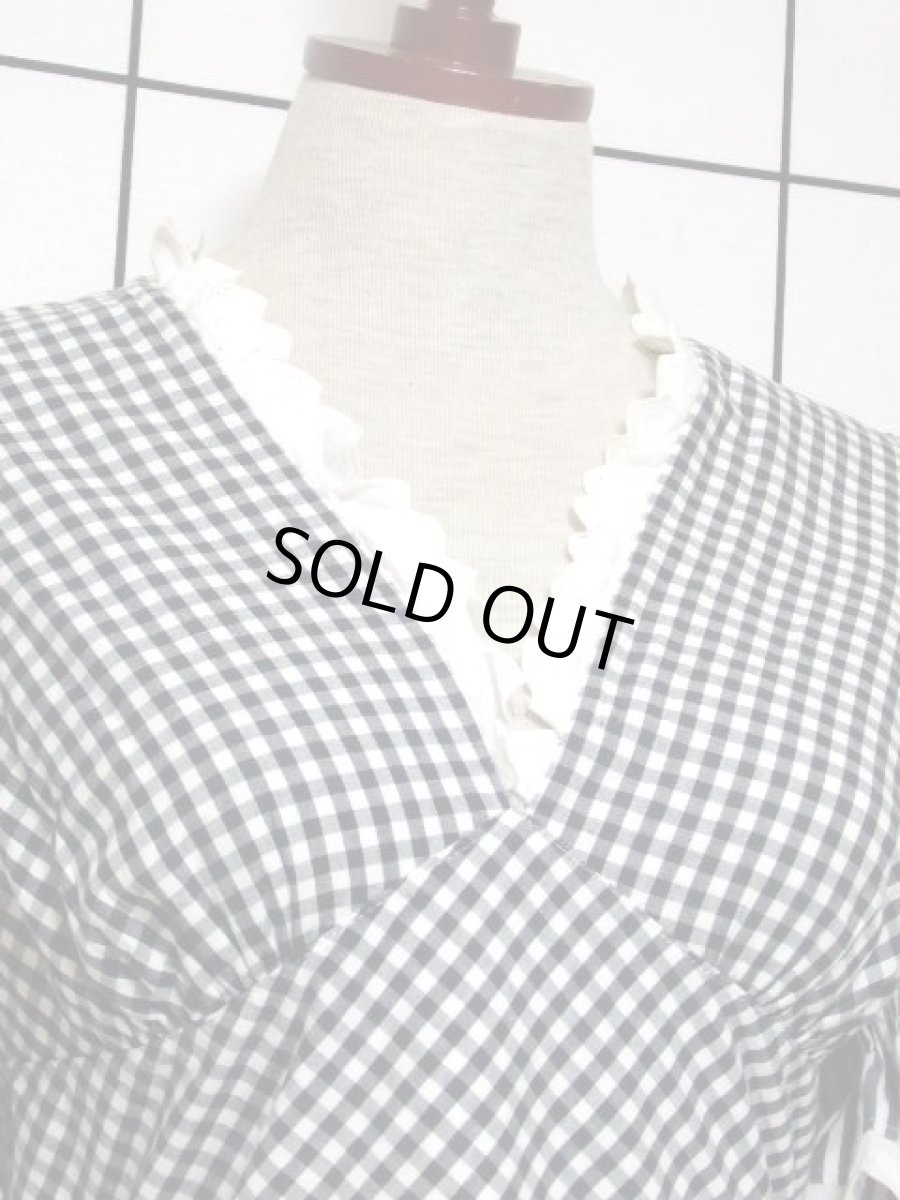 画像3: ギンガムチェック ストライプ ブラック ホワイト グレー 西ドイツ製 パフスリーブ袖 ガーリー クラシカル ディアンドル チロルワンピース ドイツ民族衣装 舞台 演奏会 フォークダンス オクトーバーフェスト 【6574】 (3)