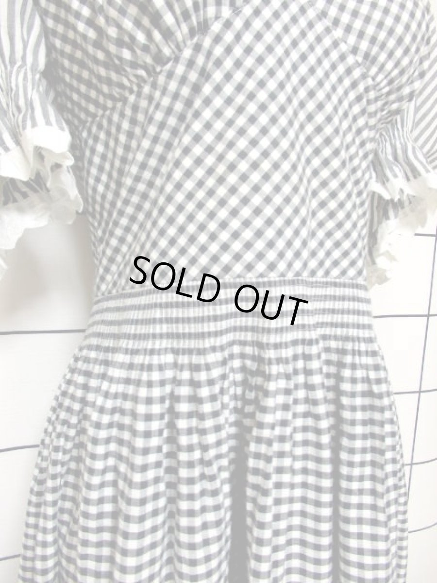 画像10: ギンガムチェック ストライプ ブラック ホワイト グレー 西ドイツ製 パフスリーブ袖 ガーリー クラシカル ディアンドル チロルワンピース ドイツ民族衣装 舞台 演奏会 フォークダンス オクトーバーフェスト 【6574】 (10)