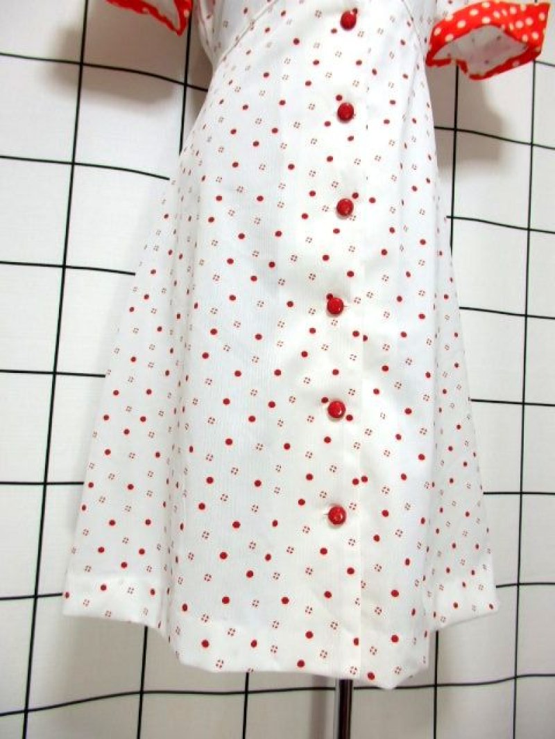 画像2: ドット柄 ダブル襟 ホワイト レッド オレンジ ポップ 前開き 半袖 レトロ USA古着 ヴィンテージシャツワンピース【6585】