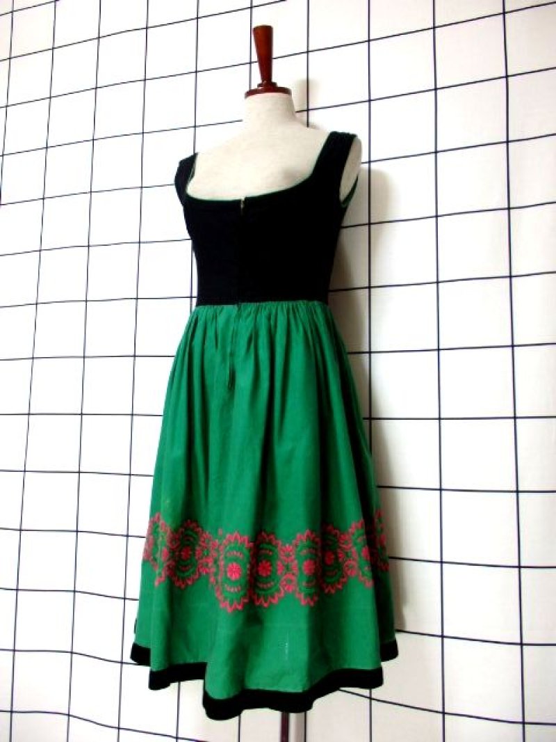 画像1: お花刺繍 ブラック グリーン ピンク フロントジッパー ノースリーブ クラシカル ディアンドル チロルワンピース ドイツ民族衣装 舞台 演奏会 フォークダンス オクトーバーフェスト 【6584】