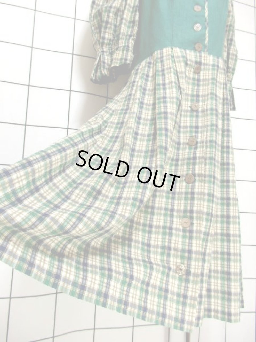 画像9: RoseDirndlAUSBAYERN チェック柄 リネン ウッド調ボタン 前開き グリーン 袖あり ディアンドル チロルワンピース ドイツ民族衣装 舞台 演奏会 フォークダンス オクトーバーフェスト 【6634】 (9)