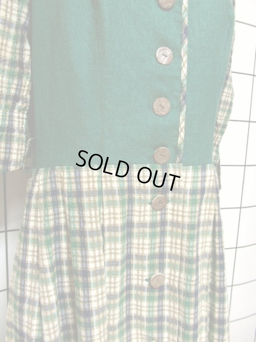 画像8: RoseDirndlAUSBAYERN チェック柄 リネン ウッド調ボタン 前開き グリーン 袖あり ディアンドル チロルワンピース ドイツ民族衣装 舞台 演奏会 フォークダンス オクトーバーフェスト 【6634】 (8)