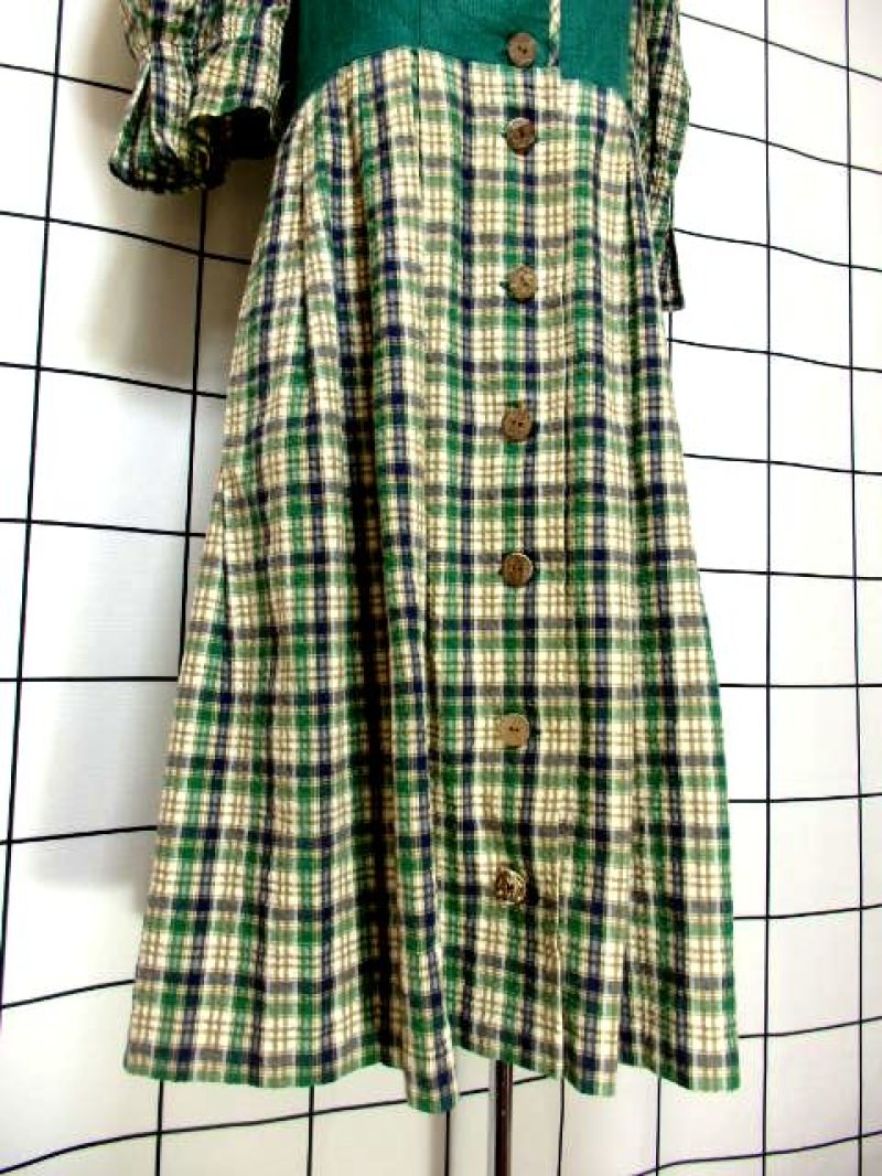 画像2: RoseDirndlAUSBAYERN チェック柄 リネン ウッド調ボタン 前開き グリーン 袖あり ディアンドル チロルワンピース ドイツ民族衣装 舞台 演奏会 フォークダンス オクトーバーフェスト 【6634】