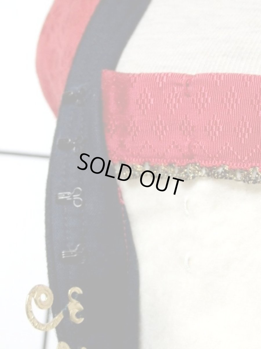 画像11: 刺繍 花織り レッド オフホワイト ブラック 重厚感 主役級 ノースリーブ ディアンドル チロルドレス ドイツ民族衣装 舞台 演奏会 フォークダンス オクトーバーフェスト 【Y6681】 (11)