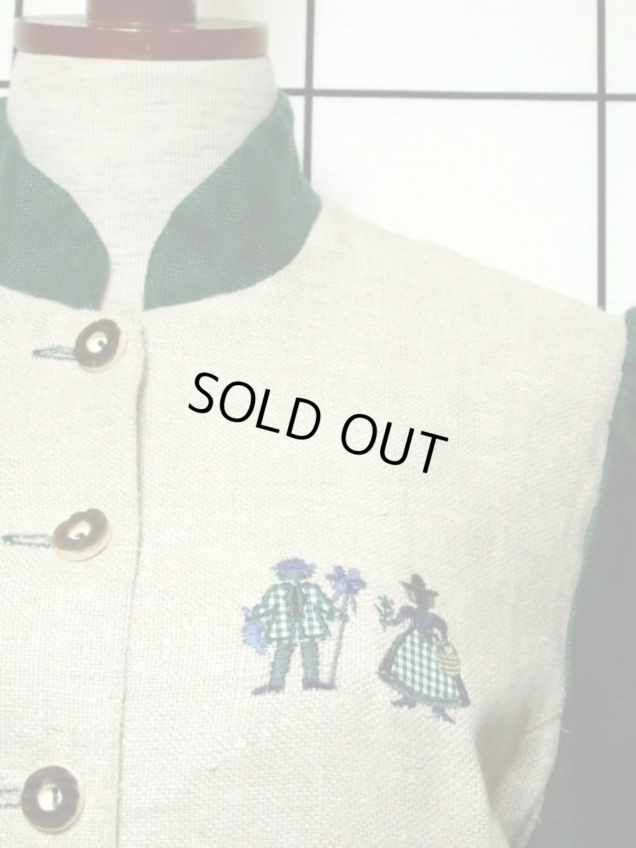 画像9: ディアンドル チロルワンピース ドイツ製 リネン 刺繍パッチ ベージュ グリーン 前開き 袖先リボン ヨーロッパ古着 ドイツ民族衣装 仮装 舞台 演劇 演奏会 ドレス フォークダンス オクトーバーフェスト【6680】 (9)