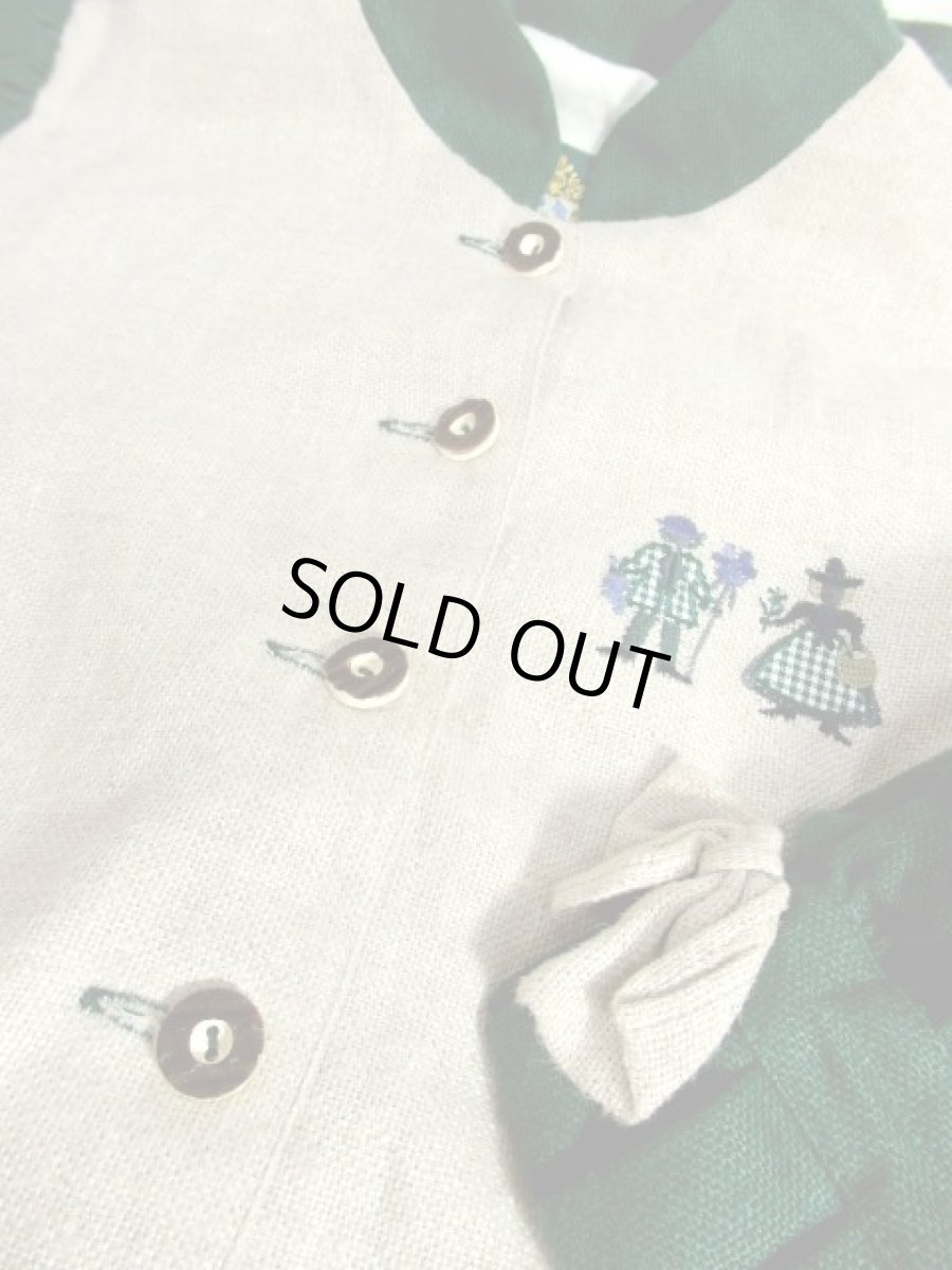 画像15: ディアンドル チロルワンピース ドイツ製 リネン 刺繍パッチ ベージュ グリーン 前開き 袖先リボン ヨーロッパ古着 ドイツ民族衣装 仮装 舞台 演劇 演奏会 ドレス フォークダンス オクトーバーフェスト【6680】 (15)