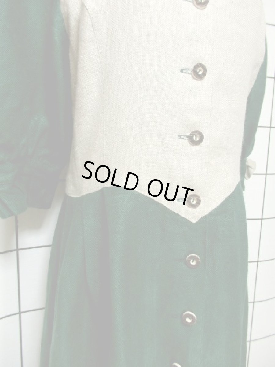 画像11: ディアンドル チロルワンピース ドイツ製 リネン 刺繍パッチ ベージュ グリーン 前開き 袖先リボン ヨーロッパ古着 ドイツ民族衣装 仮装 舞台 演劇 演奏会 ドレス フォークダンス オクトーバーフェスト【6680】 (11)