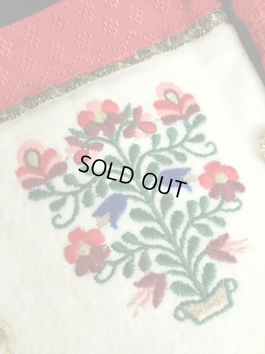 画像15: 刺繍 花織り レッド オフホワイト ブラック 重厚感 主役級 ノースリーブ ディアンドル チロルドレス ドイツ民族衣装 舞台 演奏会 フォークダンス オクトーバーフェスト 【Y6681】 (15)