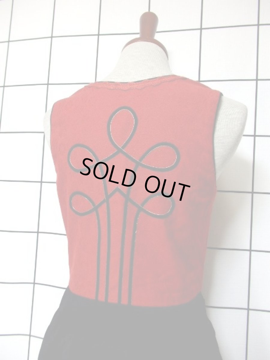 画像6: 刺繍 花織り レッド オフホワイト ブラック 重厚感 主役級 ノースリーブ ディアンドル チロルドレス ドイツ民族衣装 舞台 演奏会 フォークダンス オクトーバーフェスト 【Y6681】 (6)