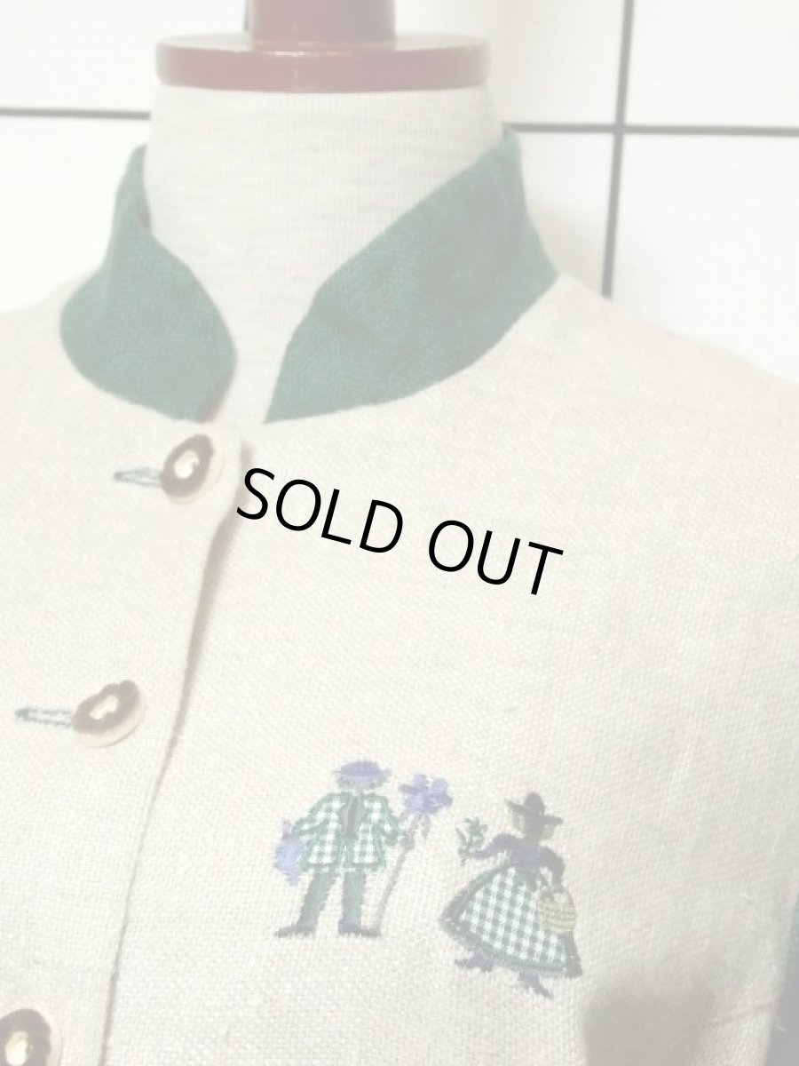 画像3: ディアンドル チロルワンピース ドイツ製 リネン 刺繍パッチ ベージュ グリーン 前開き 袖先リボン ヨーロッパ古着 ドイツ民族衣装 仮装 舞台 演劇 演奏会 ドレス フォークダンス オクトーバーフェスト【6680】 (3)