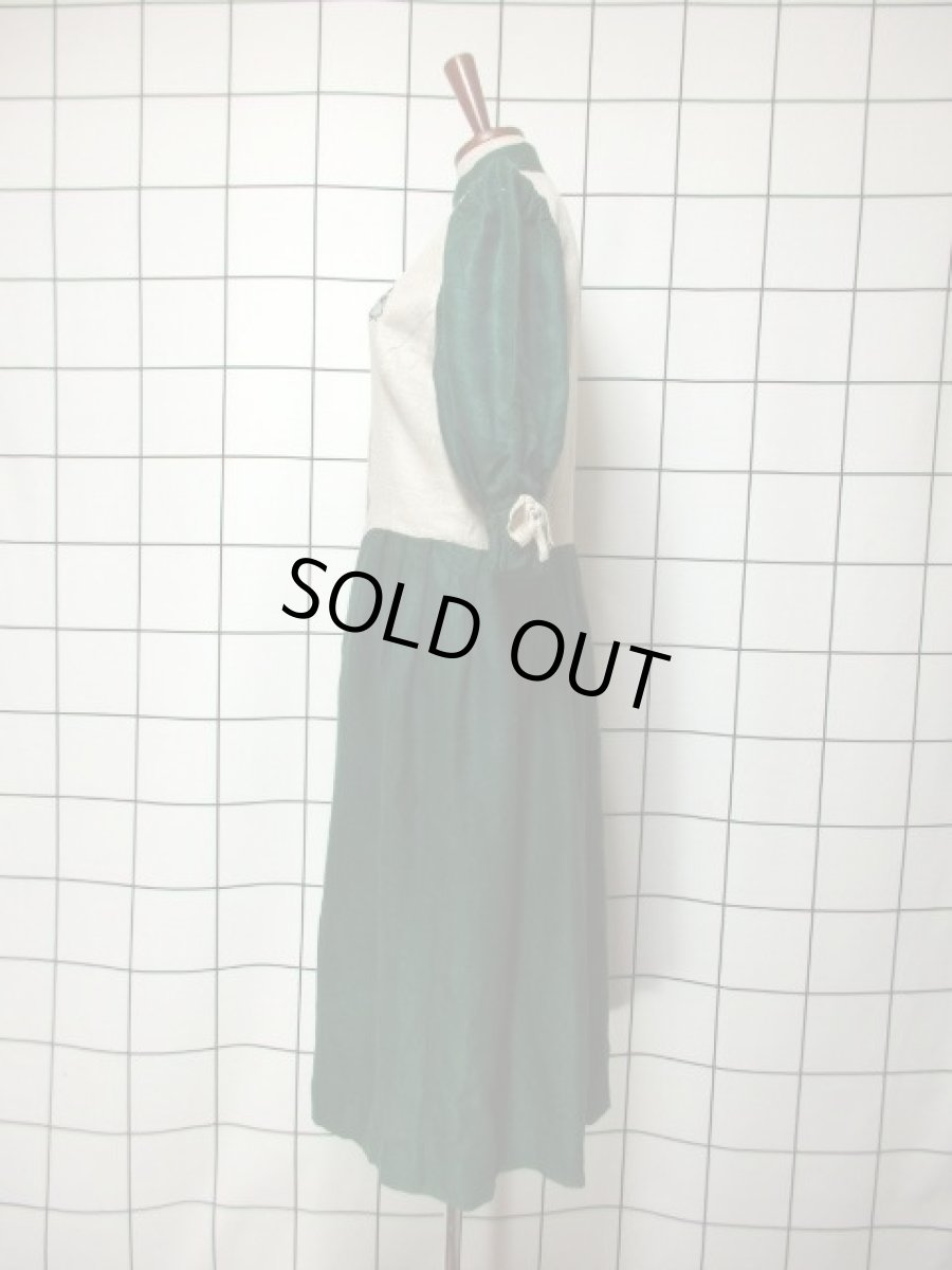 画像7: ディアンドル チロルワンピース ドイツ製 リネン 刺繍パッチ ベージュ グリーン 前開き 袖先リボン ヨーロッパ古着 ドイツ民族衣装 仮装 舞台 演劇 演奏会 ドレス フォークダンス オクトーバーフェスト【6680】 (7)