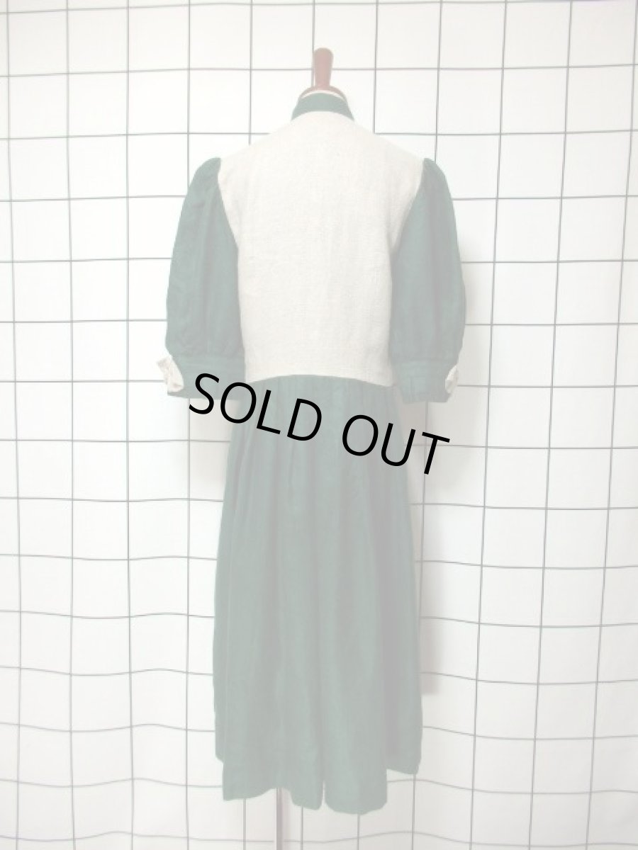 画像5: ディアンドル チロルワンピース ドイツ製 リネン 刺繍パッチ ベージュ グリーン 前開き 袖先リボン ヨーロッパ古着 ドイツ民族衣装 仮装 舞台 演劇 演奏会 ドレス フォークダンス オクトーバーフェスト【6680】 (5)