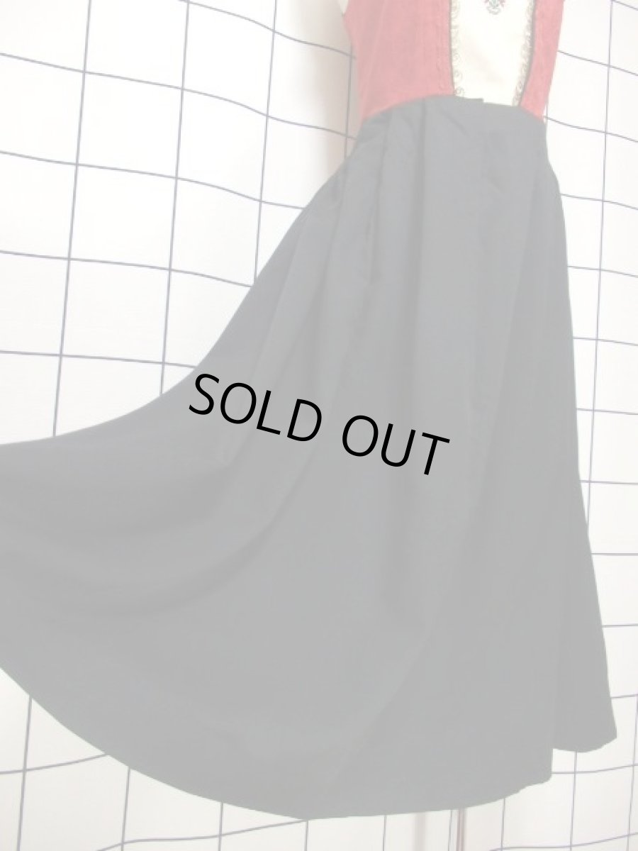 画像10: 刺繍 花織り レッド オフホワイト ブラック 重厚感 主役級 ノースリーブ ディアンドル チロルドレス ドイツ民族衣装 舞台 演奏会 フォークダンス オクトーバーフェスト 【Y6681】 (10)