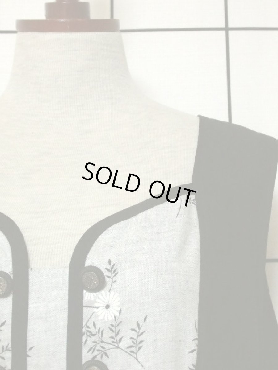 画像10: リネン ブラック グレー モノトーン 切り替えし 花柄 ノースリーブ ディアンドル チロルワンピース ドイツ民族衣装 舞台 演奏会 フォークダンス オクトーバーフェスト 【6739】 (10)