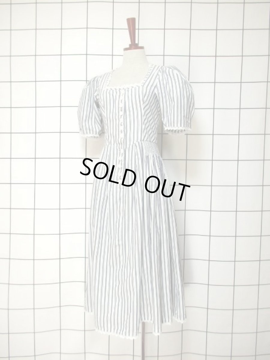 画像2: ストライプ ホワイト グレー モノトーン パフスリーブ袖 大人ガーリー ディアンドル チロルワンピース ドイツ民族衣装 舞台 演奏会 フォークダンス オクトーバーフェスト 【6738】 (2)