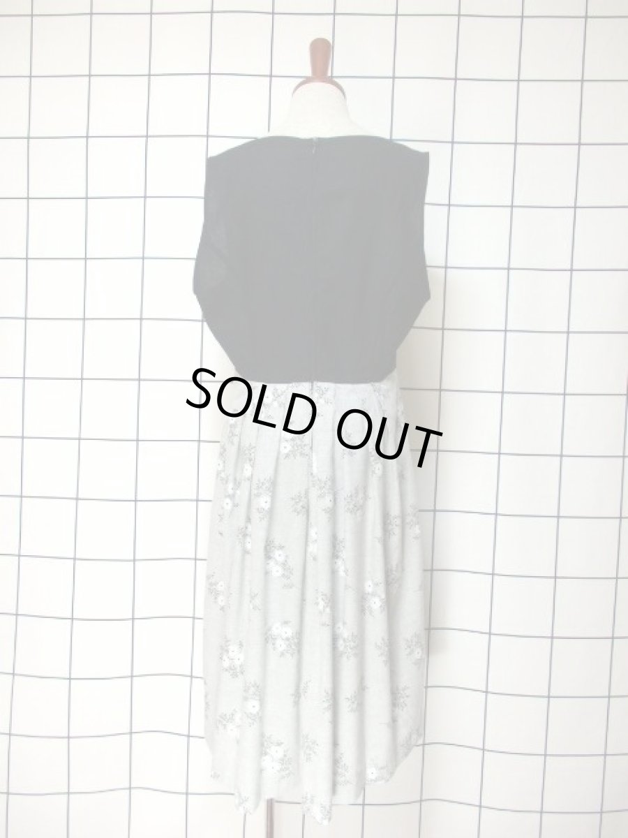 画像5: リネン ブラック グレー モノトーン 切り替えし 花柄 ノースリーブ ディアンドル チロルワンピース ドイツ民族衣装 舞台 演奏会 フォークダンス オクトーバーフェスト 【6739】 (5)