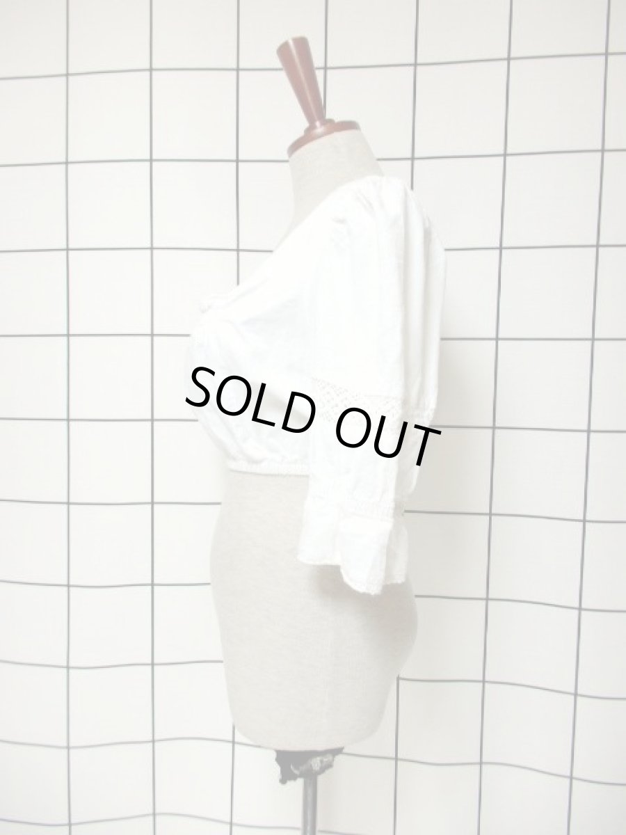 画像6: ショート丈 ホワイト 透かし編みレース フロントウエストゴム ディアンドル ヴィンテージブラウス ドイツ民族衣装 舞台 演奏会 フォークダンス オクトーバーフェスト (6)