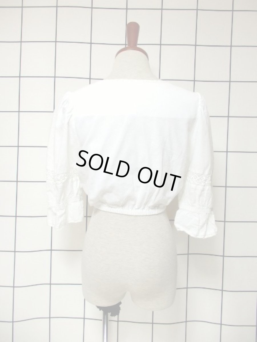 画像5: ショート丈 ホワイト 透かし編みレース フロントウエストゴム ディアンドル ヴィンテージブラウス ドイツ民族衣装 舞台 演奏会 フォークダンス オクトーバーフェスト (5)