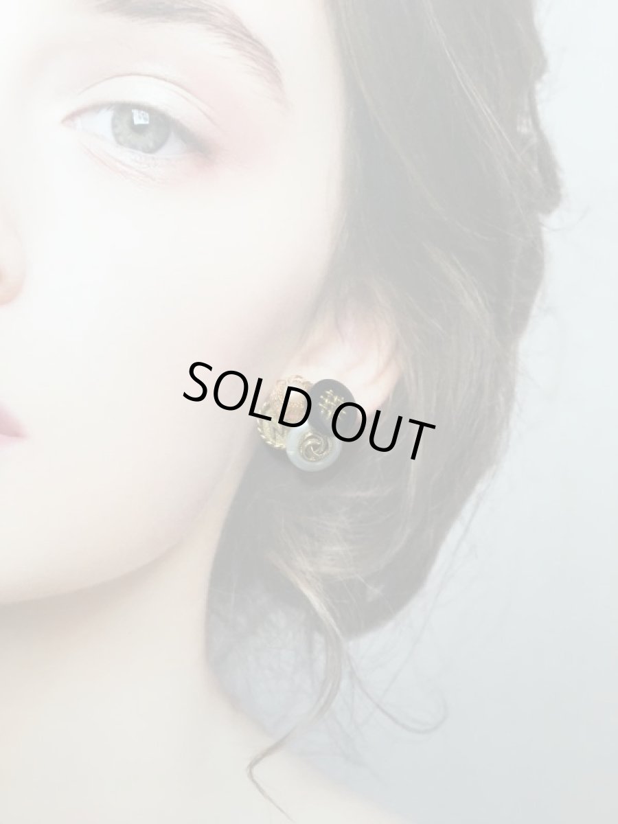 画像4: ハンドメイドアクセサリー ボタンピアス アシンメトリー レトロヴィンテージパーツ 手作り【6819】 (4)