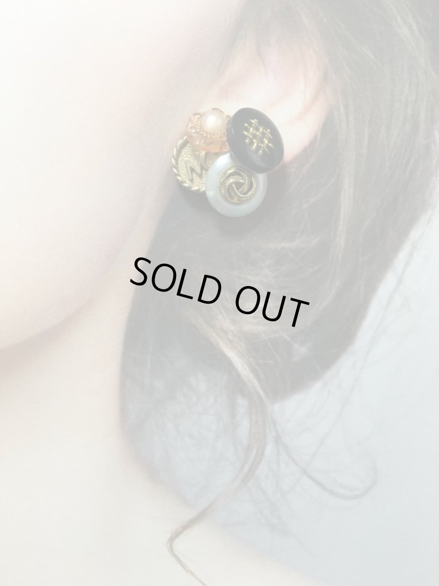 画像5: ハンドメイドアクセサリー ボタンピアス アシンメトリー レトロヴィンテージパーツ 手作り【6819】 (5)