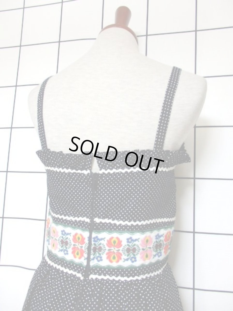 画像6: チロリアン調 ドット 花刺繍 チロルテープ フリル ブラック ホワイト クラシカル ノースリーブ レトロ ガーリー ヨーロッパ古着 ヴィンテージドレス (6)