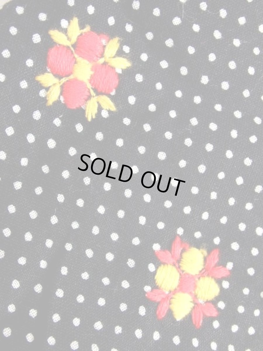 画像16: チロリアン調 ドット 花刺繍 チロルテープ フリル ブラック ホワイト クラシカル ノースリーブ レトロ ガーリー ヨーロッパ古着 ヴィンテージドレス (16)