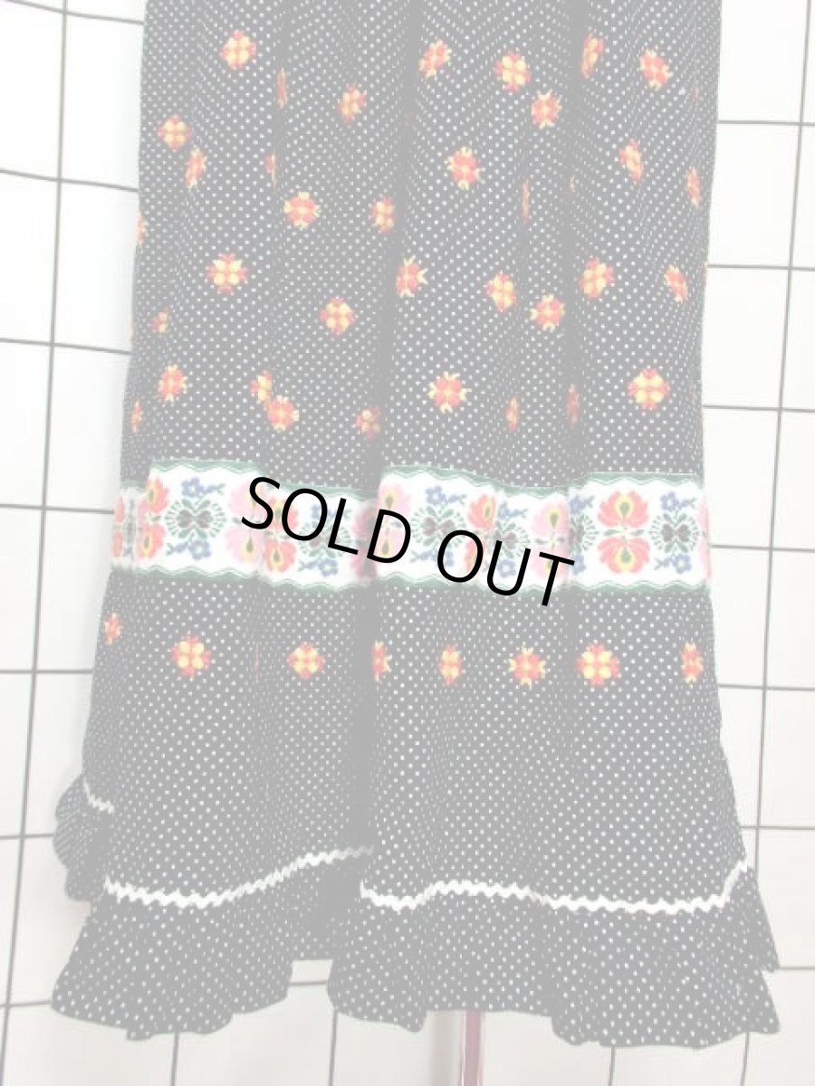 画像11: チロリアン調 ドット 花刺繍 チロルテープ フリル ブラック ホワイト クラシカル ノースリーブ レトロ ガーリー ヨーロッパ古着 ヴィンテージドレス (11)