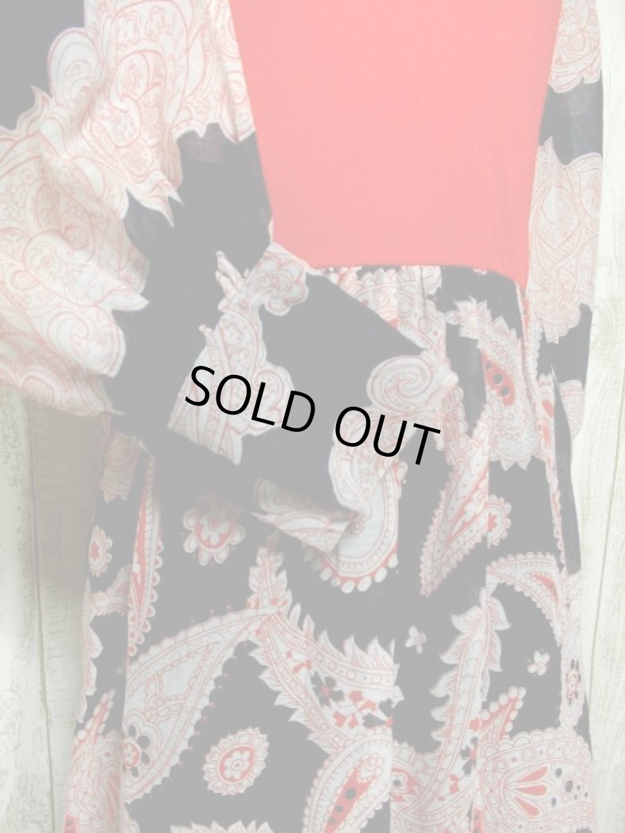 画像9: ペイズリーモチーフ 首元リボンタイ レッド ネイビー 長袖 レトロ ヨーロッパ古着 ヴィンテージマキシ丈ドレス 【4944】  (9)