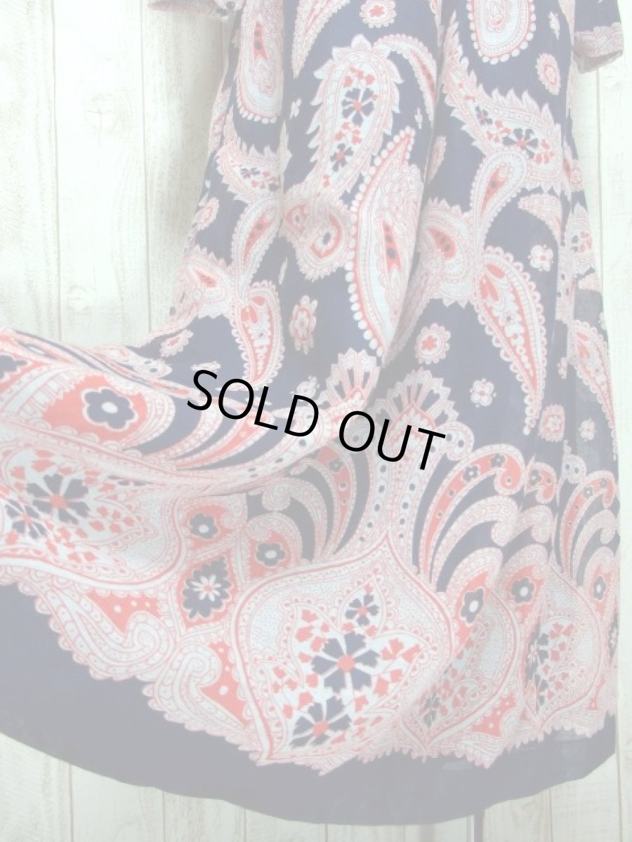 画像11: ペイズリーモチーフ 首元リボンタイ レッド ネイビー 長袖 レトロ ヨーロッパ古着 ヴィンテージマキシ丈ドレス 【4944】  (11)