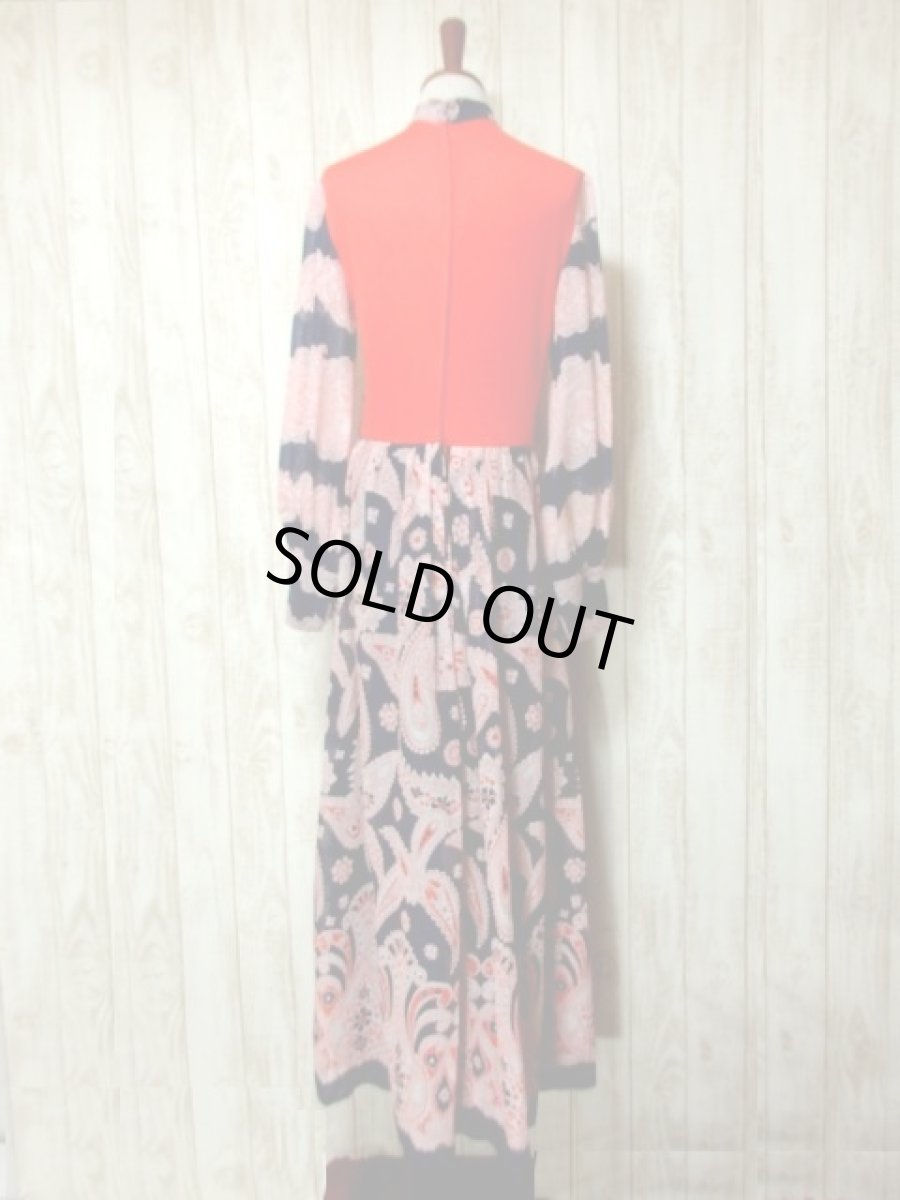 画像5: ペイズリーモチーフ 首元リボンタイ レッド ネイビー 長袖 レトロ ヨーロッパ古着 ヴィンテージマキシ丈ドレス 【4944】  (5)