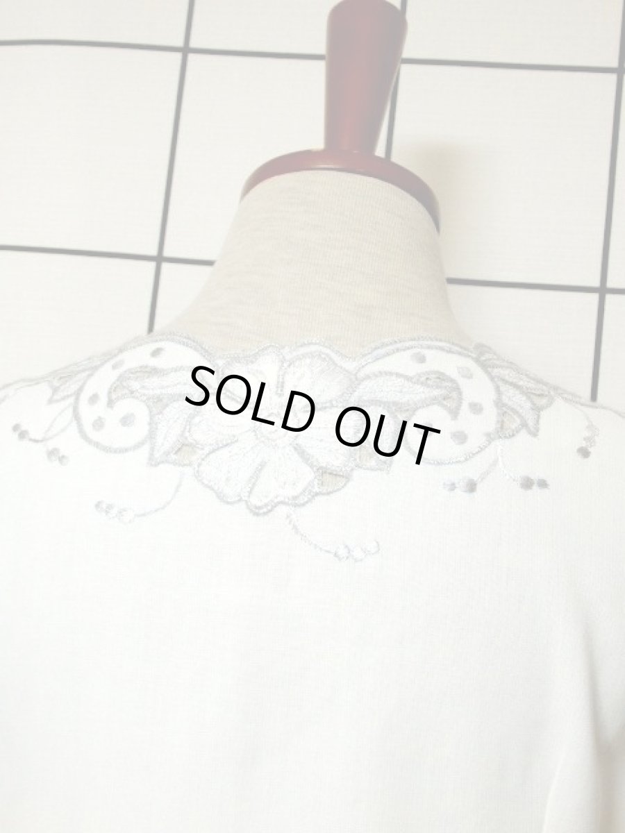 画像6: スペイン製 お花刺繍 カットワークデザイン ホワイト 白 前開き クラシカル レトロ ノースリーブ ヨーロッパ古着 ヴィンテージワンピース 【6028】 (6)