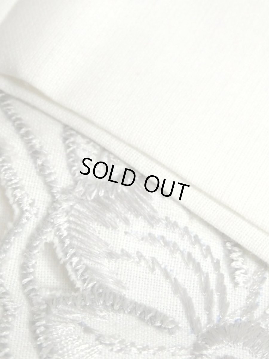 画像16: スペイン製 お花刺繍 カットワークデザイン ホワイト 白 前開き クラシカル レトロ ノースリーブ ヨーロッパ古着 ヴィンテージワンピース 【6028】 (16)