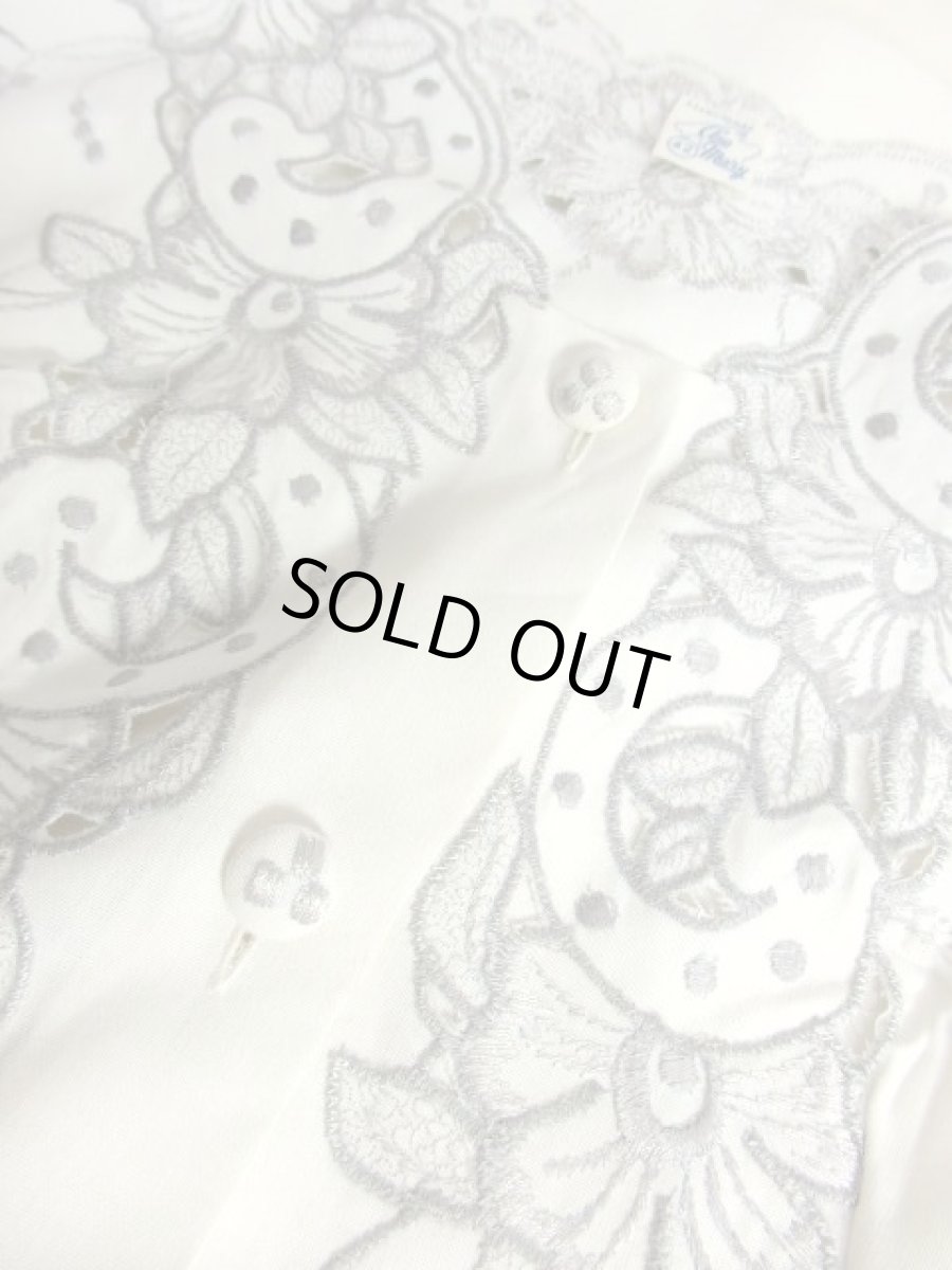 画像15: スペイン製 お花刺繍 カットワークデザイン ホワイト 白 前開き クラシカル レトロ ノースリーブ ヨーロッパ古着 ヴィンテージワンピース 【6028】 (15)